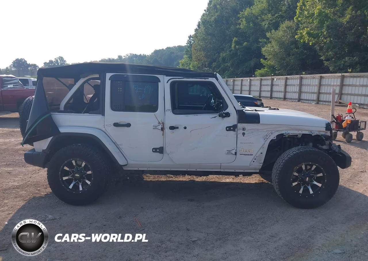 2019 Jeep Wrangler Unlimited Sahara 4X4 VIN:1C4HJXEN3KW576517 - 13