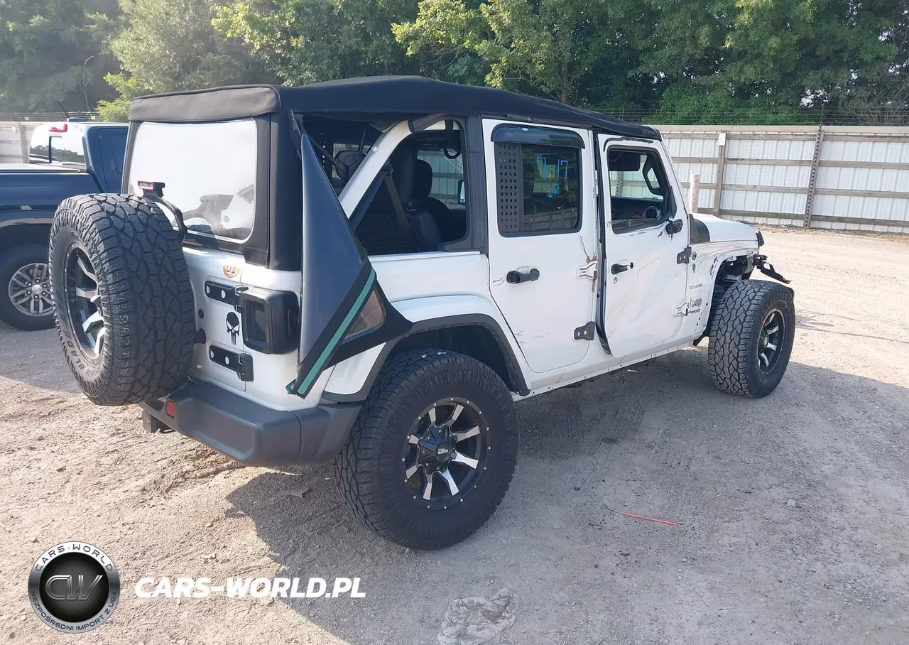 2019 Jeep Wrangler Unlimited Sahara 4X4 VIN:1C4HJXEN3KW576517 - 4