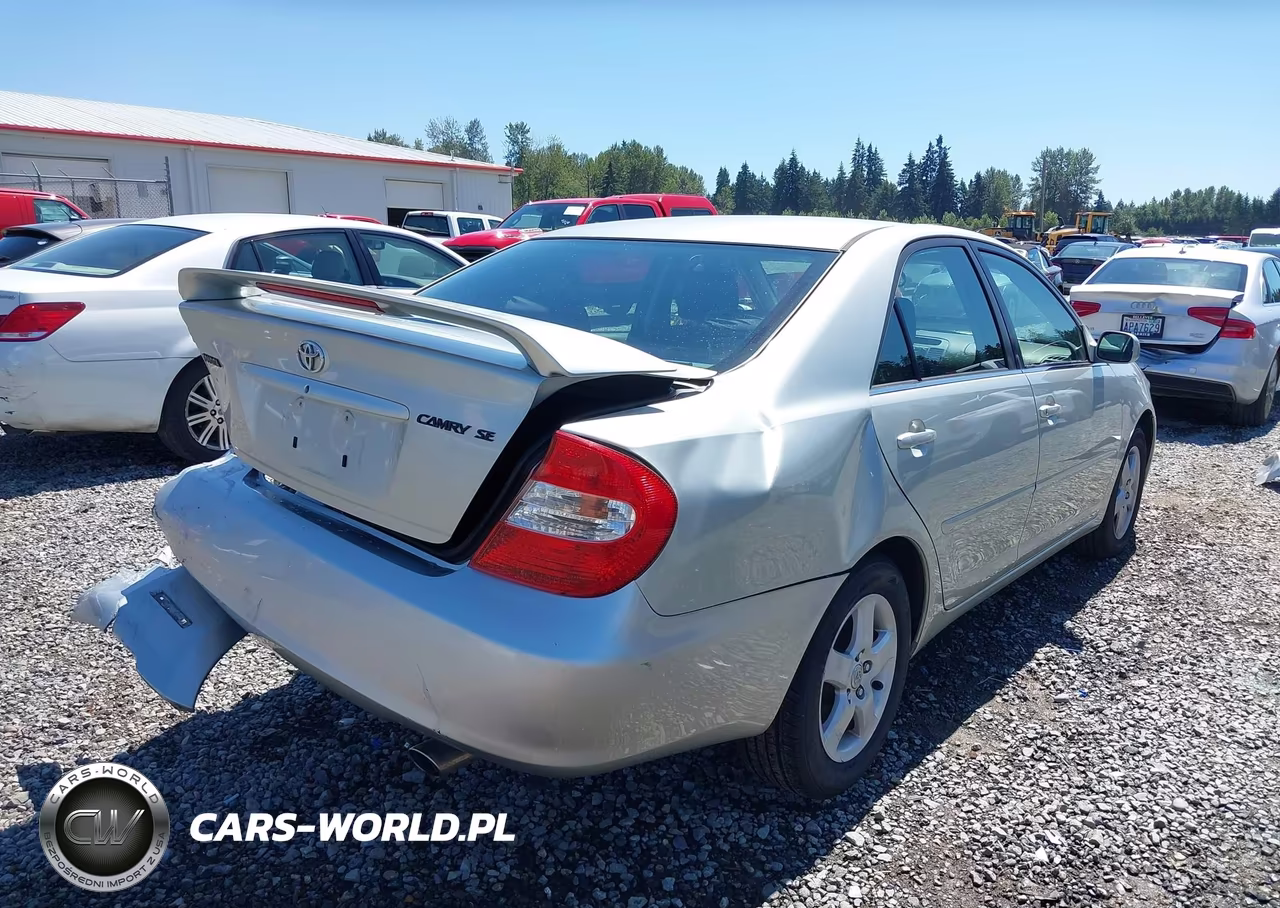 2002 Toyota Camry Se VIN:JTDBE32K020069946 - 4