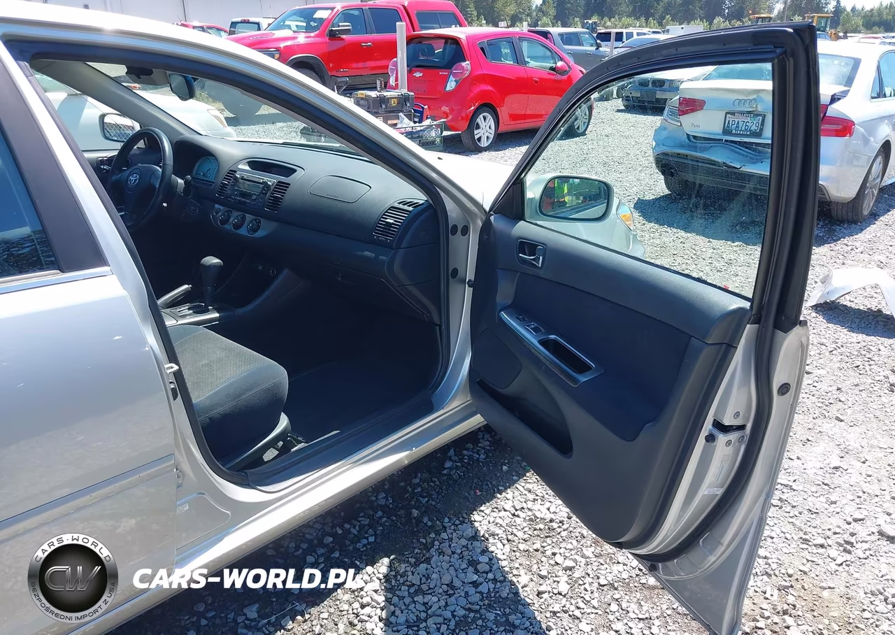 2002 Toyota Camry Se VIN:JTDBE32K020069946 - 5
