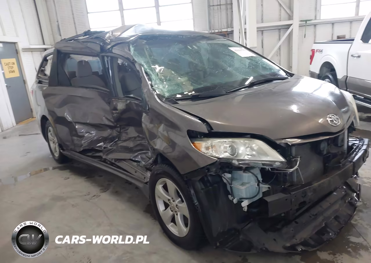 2015 Toyota Sienna Le 8 Passenger – zdjęcie 1 z 17