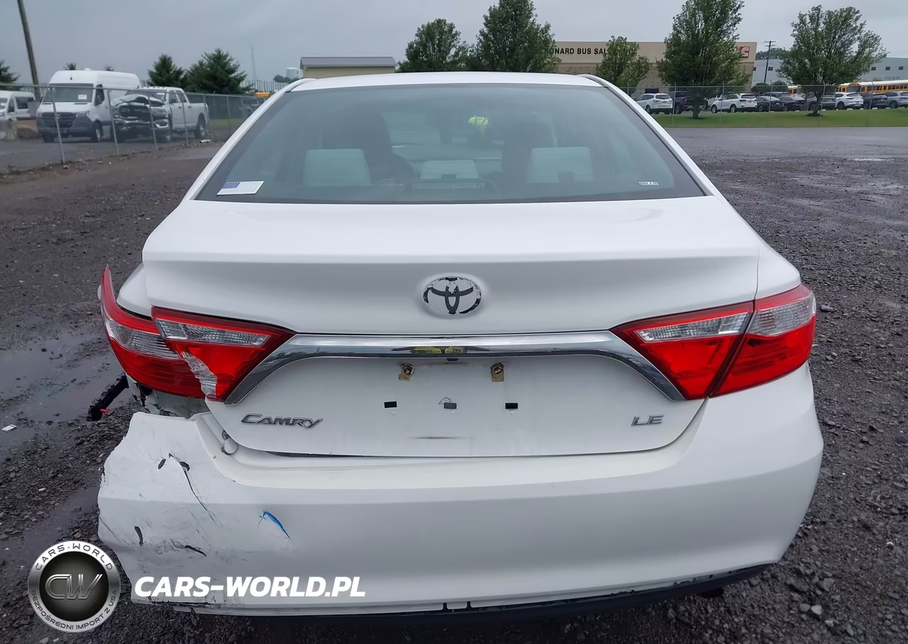 2017 Toyota Camry Le VIN:4T1BF1FK0HU760113 - 16