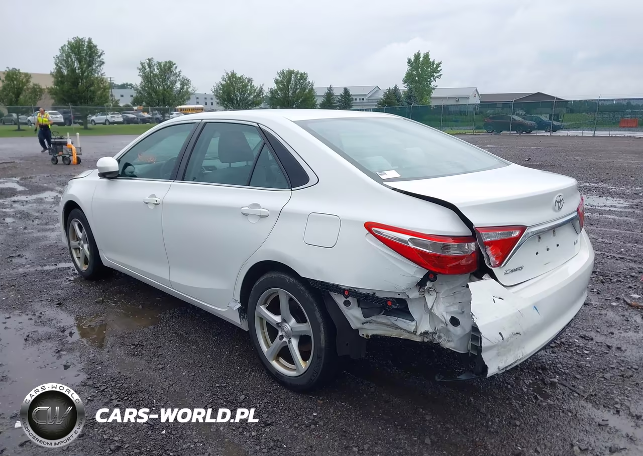 2017 Toyota Camry Le VIN:4T1BF1FK0HU760113 - 3