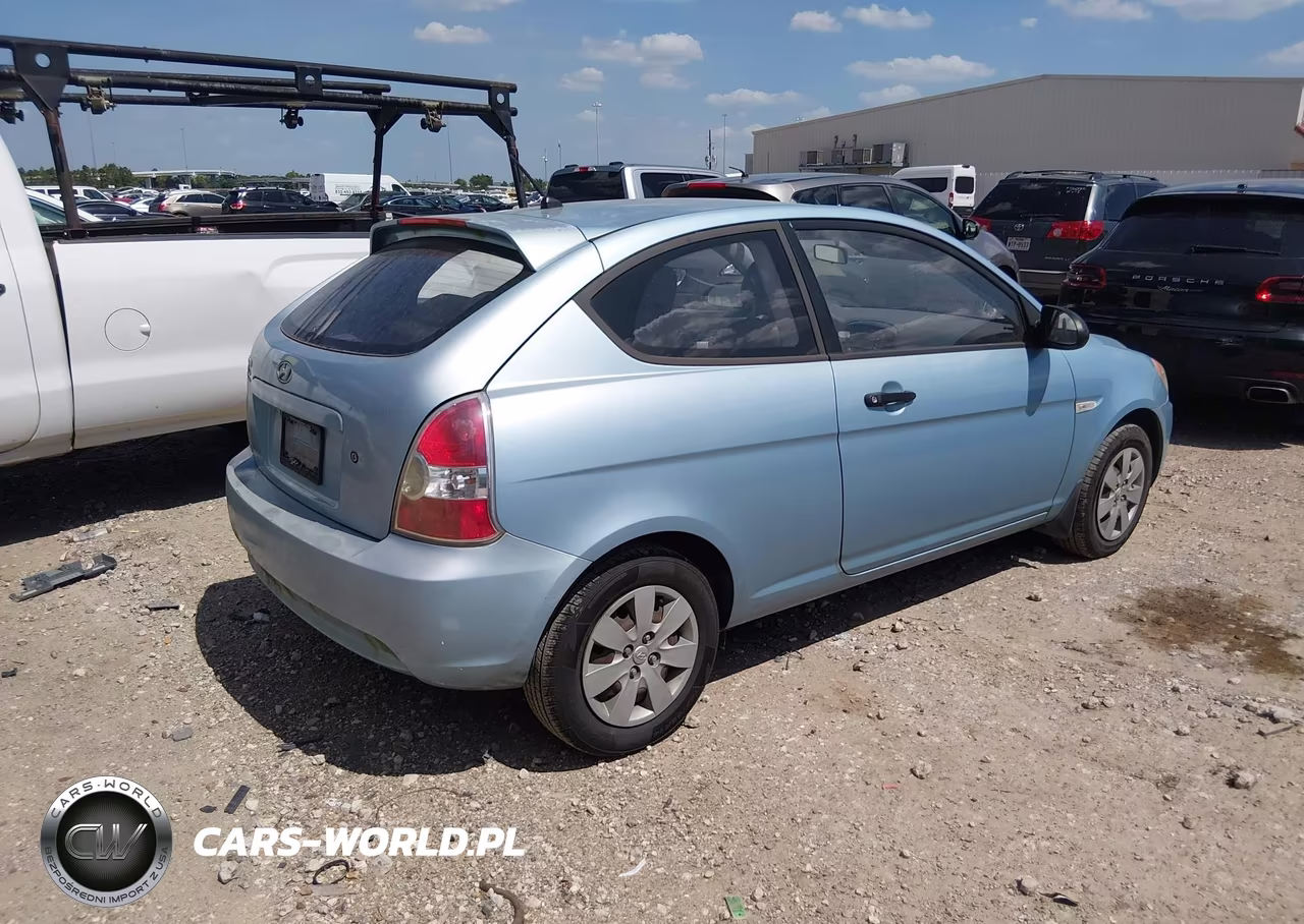 2008 Hyundai Accent Gs VIN:KMHCM36C08U073387 - 4