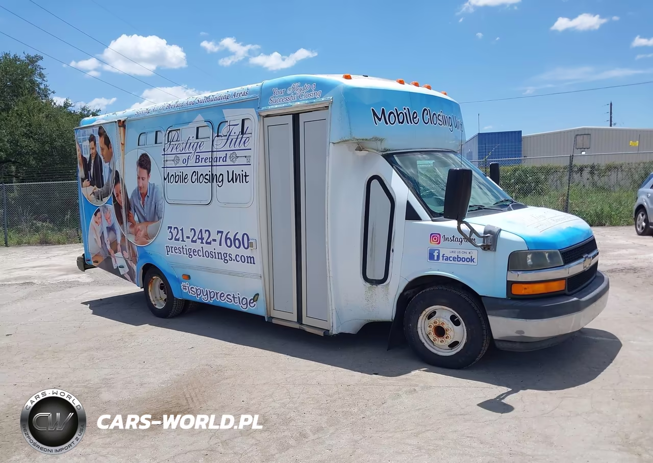 2012 Chevrolet Express Cutaway 4500 Series Diesel – zdjęcie 1 z 15