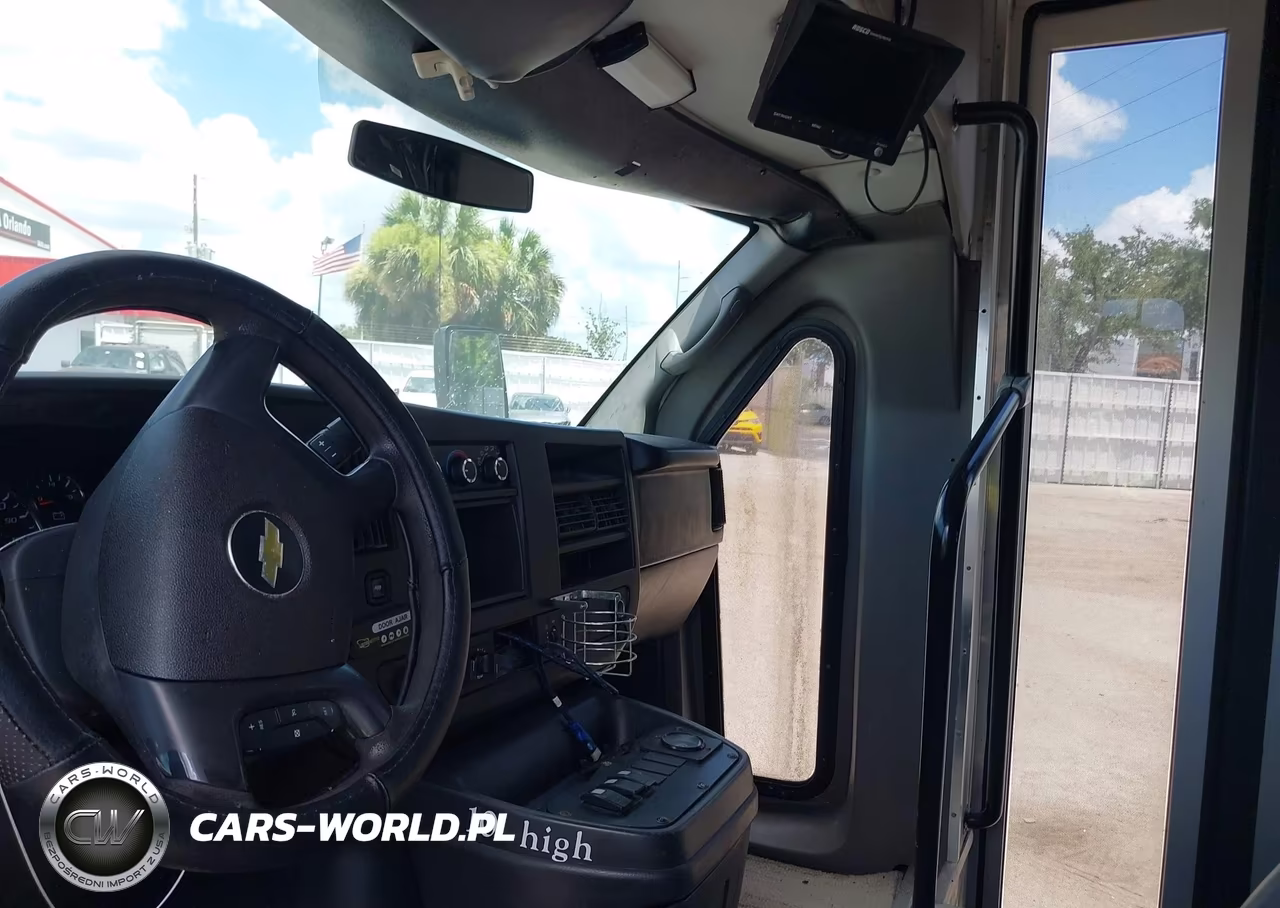 2012 Chevrolet Express Cutaway 4500 Series Diesel VIN:1GB6G5BL8C1182382 - 6