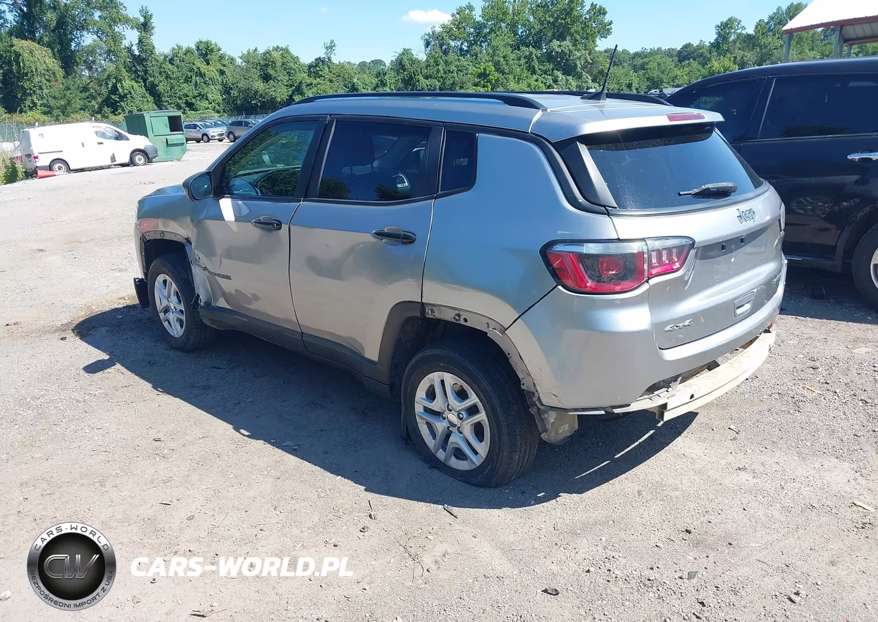 2018 Jeep Compass Sport 4X4 VIN:3C4NJDAB4JT177004 - 3