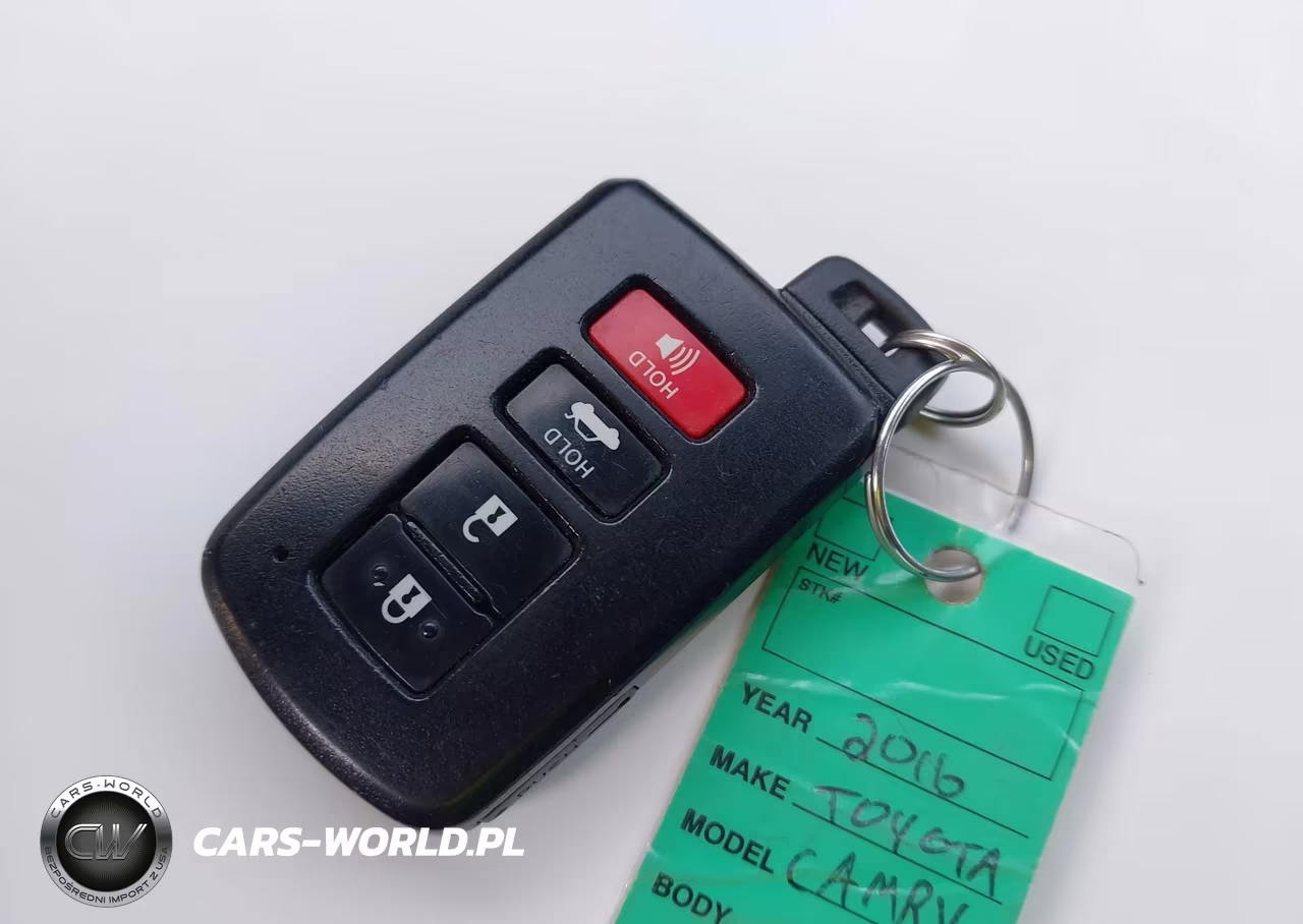 2016 Toyota Camry Hybrid Le VIN:4T1BD1FK9GU186261 - 11