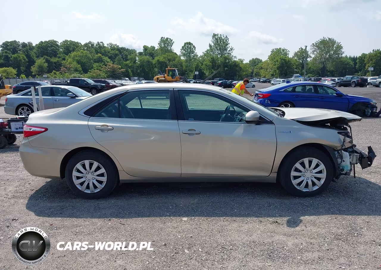 2016 Toyota Camry Hybrid Le VIN:4T1BD1FK9GU186261 - 13