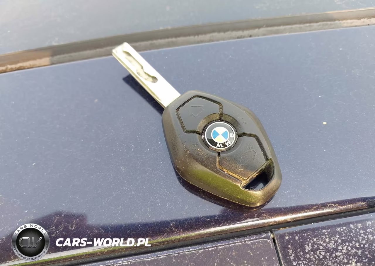 2003 BMW 330I VIN:WBAEV534X3KM32524 - 11