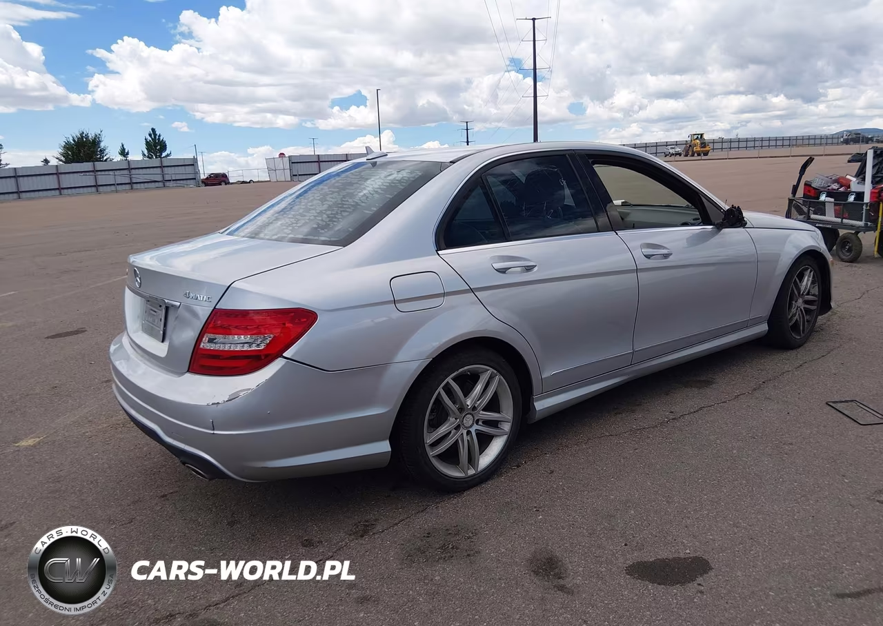 2012 Mercedes-Benz C 300 Sport 4Matic VIN:WDDGF8BB2CF912484 - 4