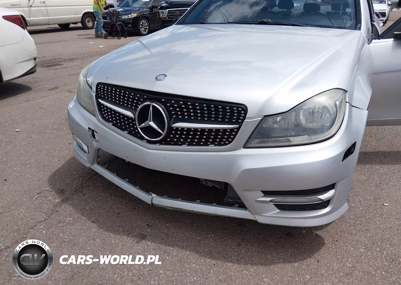 2012 Mercedes-Benz C 300 Sport 4Matic VIN:WDDGF8BB2CF912484 - 6