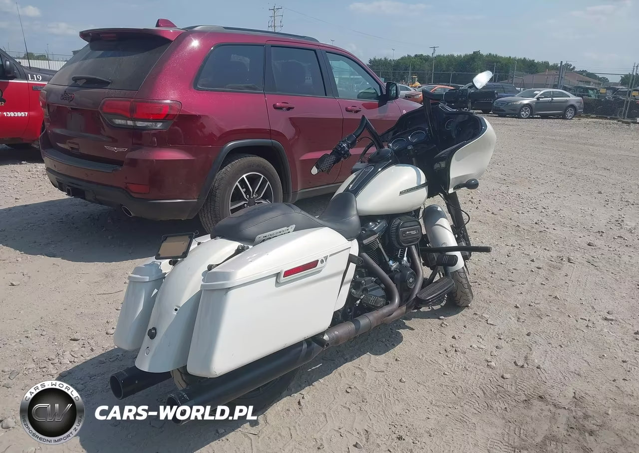 2018 Harley-Davidson Fltrxs Road Glide Special VIN:1HD1KTC16JB686442 - 4