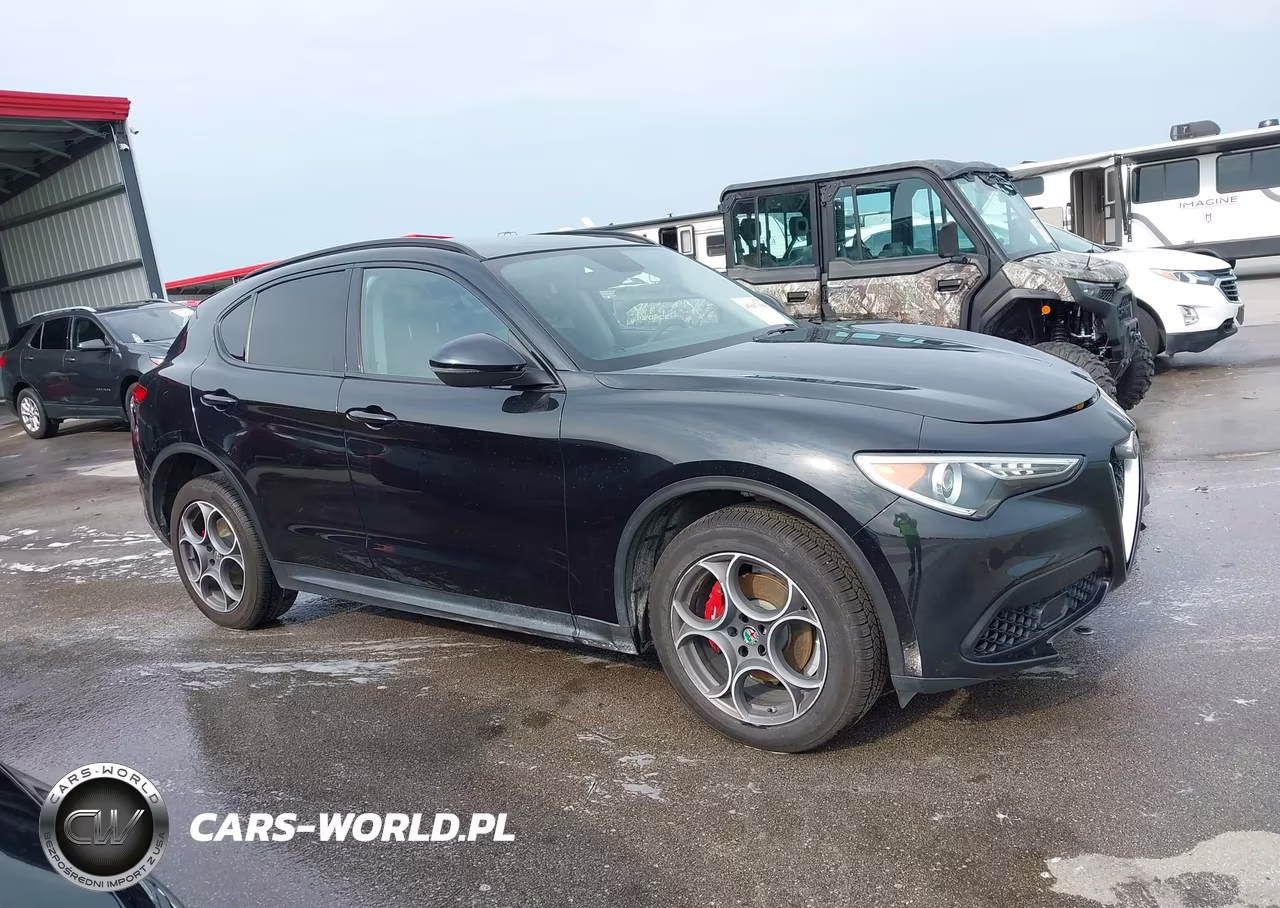 2018 Alfa Romeo Stelvio Sport VIN:ZASFAKPN0J7B64322 - 13