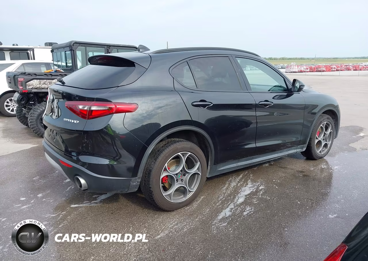2018 Alfa Romeo Stelvio Sport VIN:ZASFAKPN0J7B64322 - 4