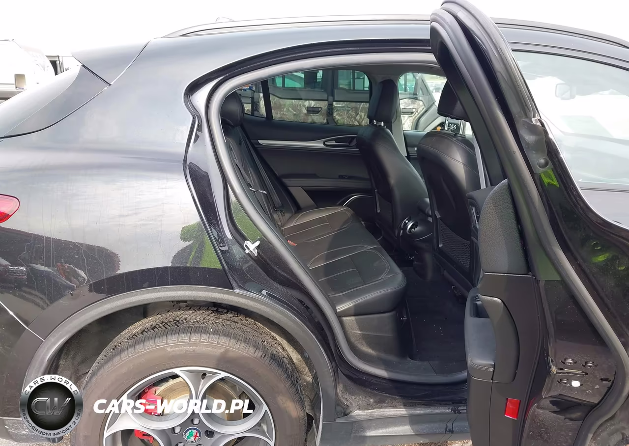 2018 Alfa Romeo Stelvio Sport VIN:ZASFAKPN0J7B64322 - 8