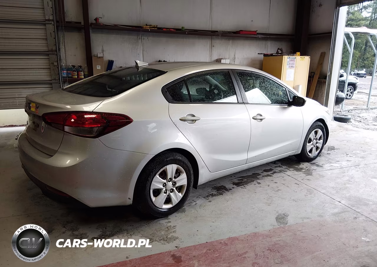 2018 Kia Forte Lx VIN:3KPFL4A74JE261841 - 4