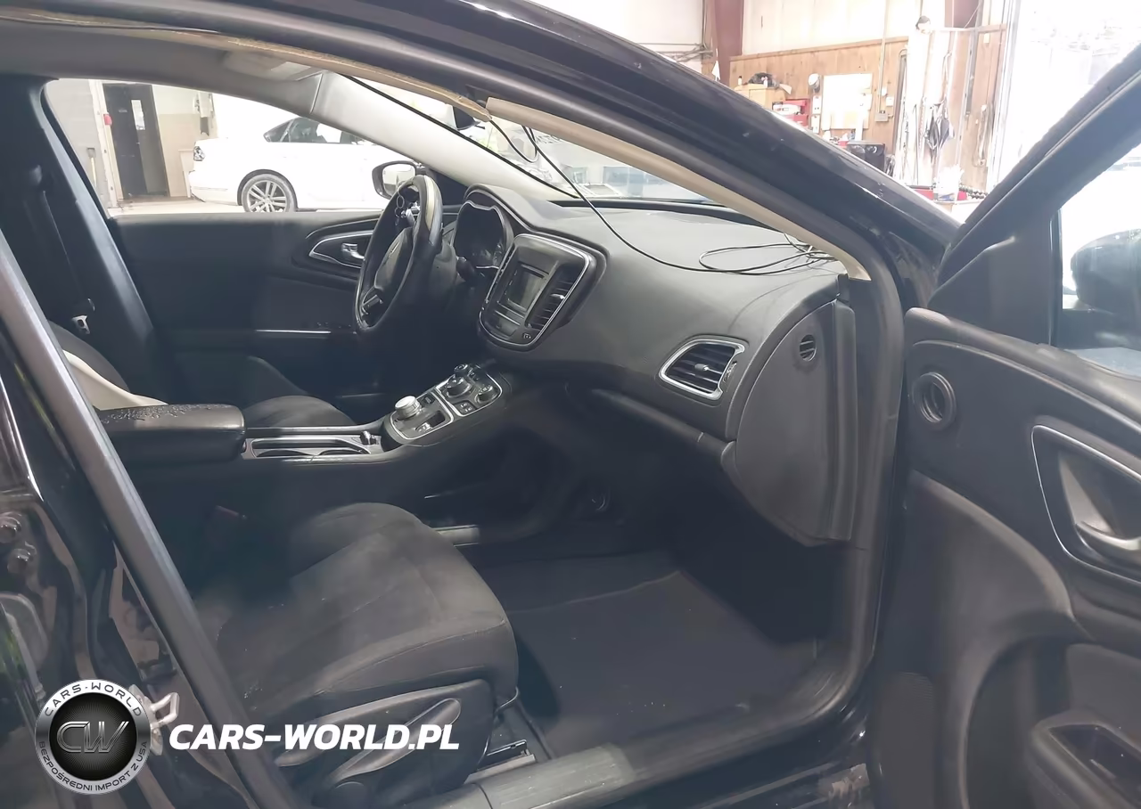 2015 Chrysler 200 Limited VIN:1C3CCCAB3FN660829 - 5