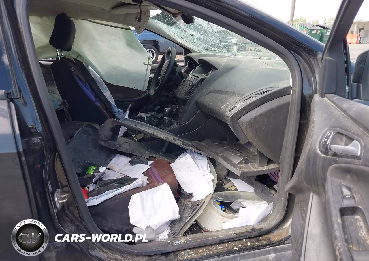 2015 Ford Focus Se VIN:1FADP3K21FL281090 - 5