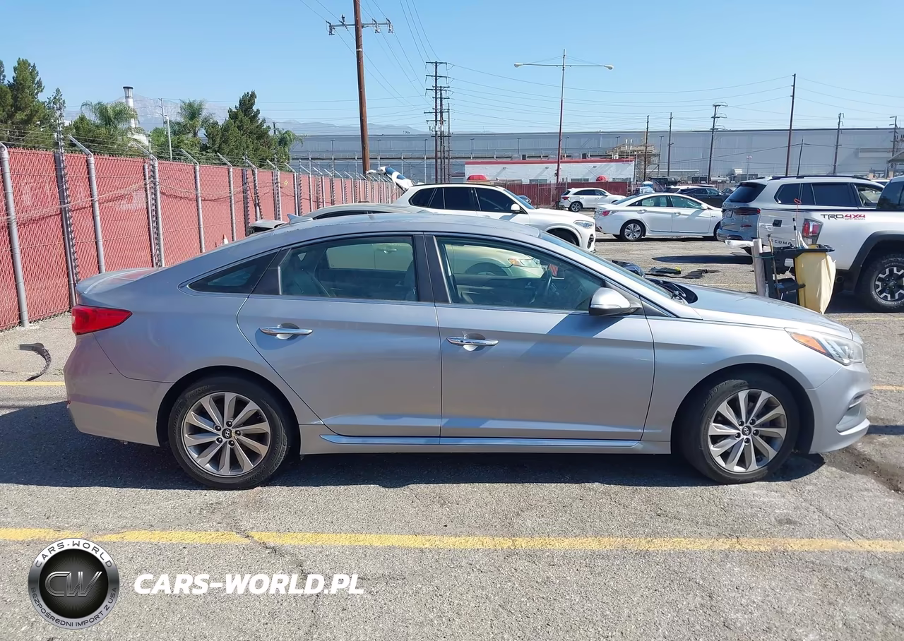 2015 Hyundai Sonata Sport VIN:5NPE34AF8FH231019 - 13