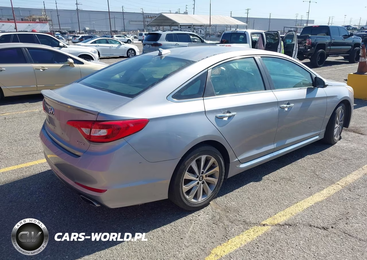 2015 Hyundai Sonata Sport VIN:5NPE34AF8FH231019 - 4
