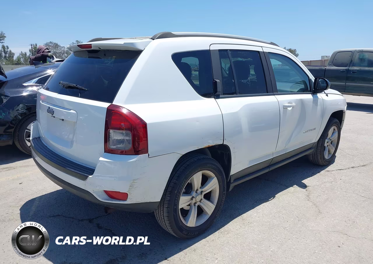 2015 Jeep Compass Sport VIN:1C4NJDBB7FD218107 - 4