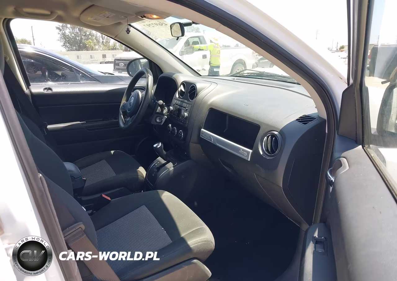 2015 Jeep Compass Sport VIN:1C4NJDBB7FD218107 - 5