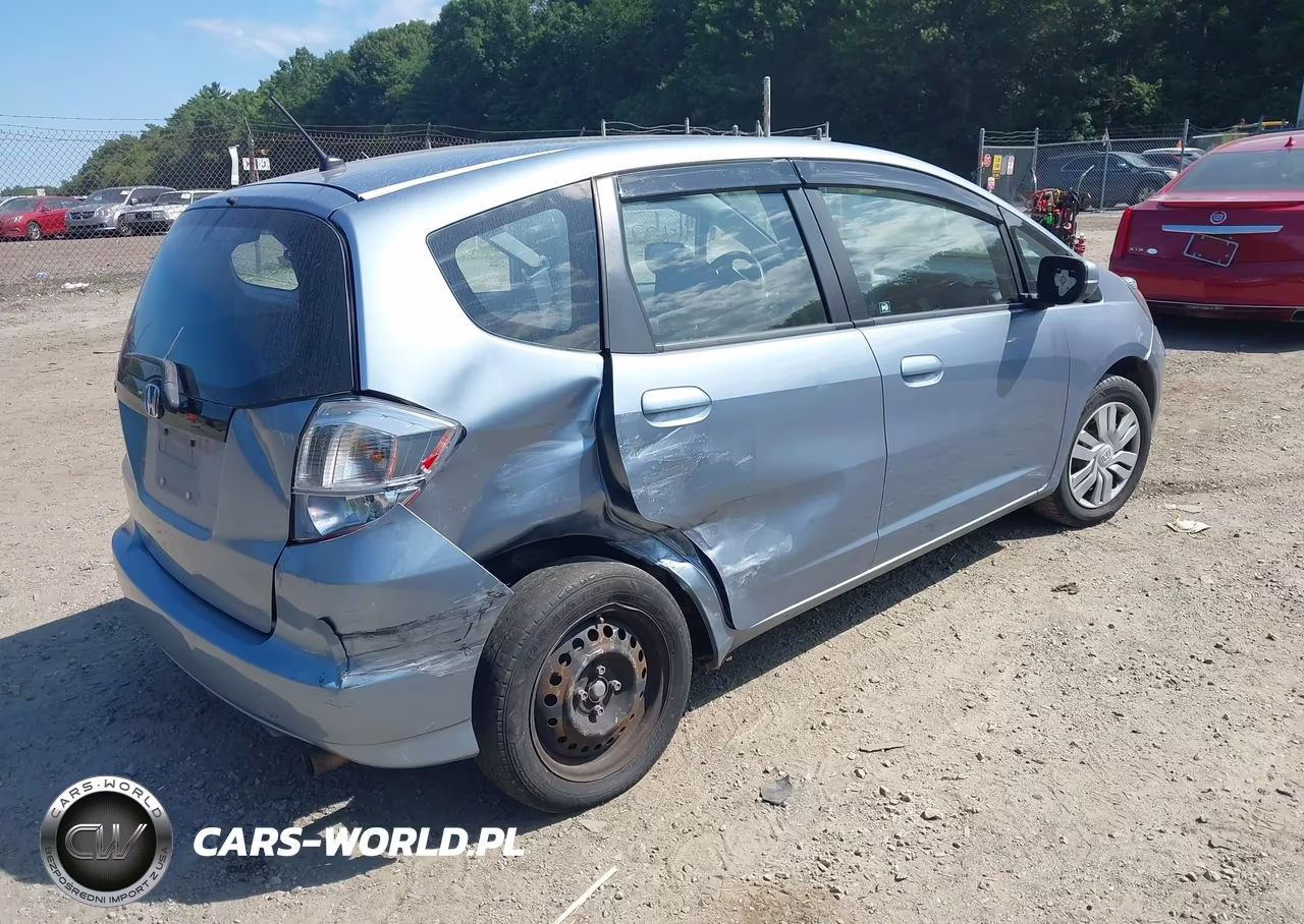 2011 Honda Fit VIN:JHMGE8H37BC019089 - 4