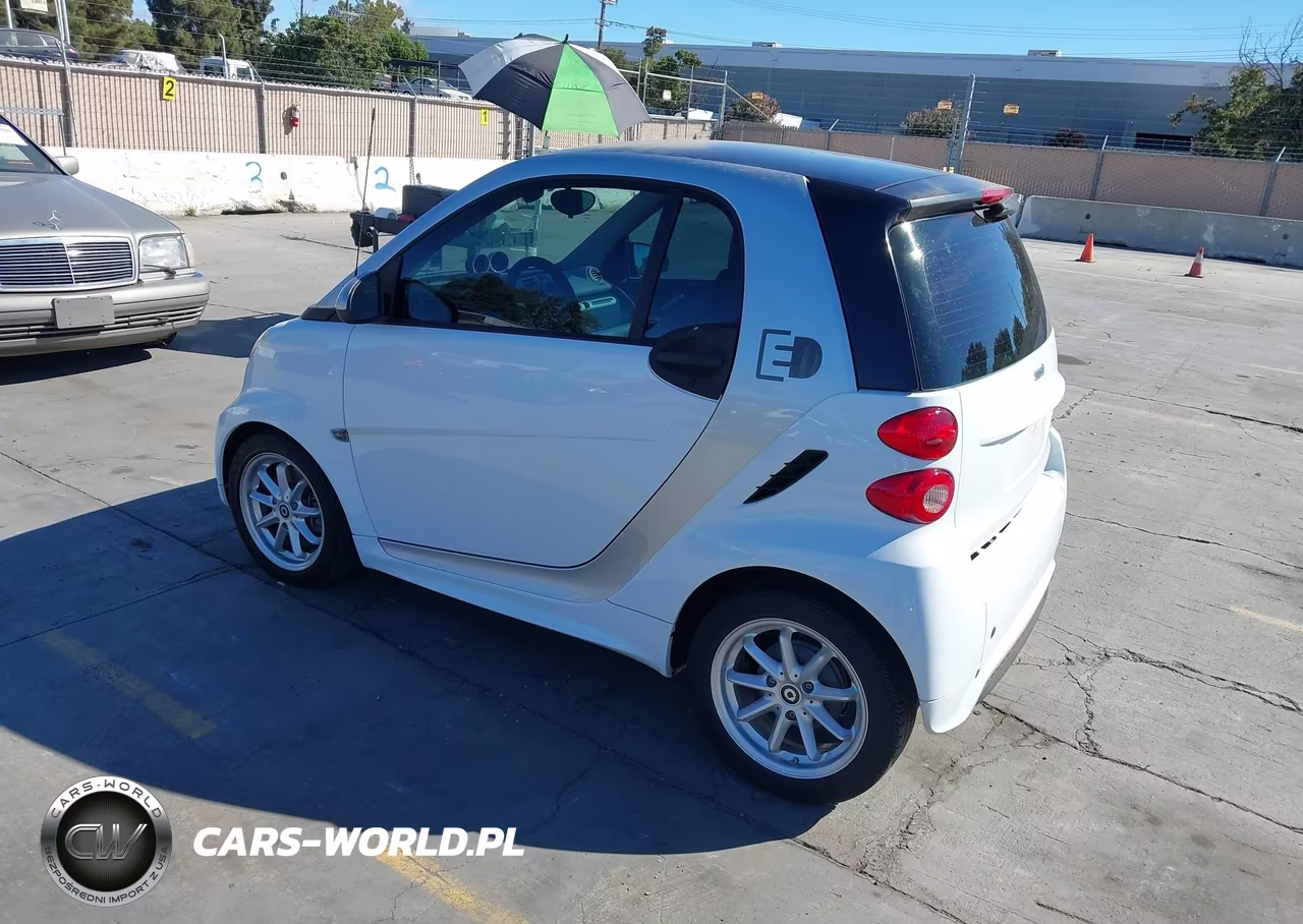 2014 Smart Fortwo Electric Drive Passion VIN:WMEEJ9AA2EK785570 - 3