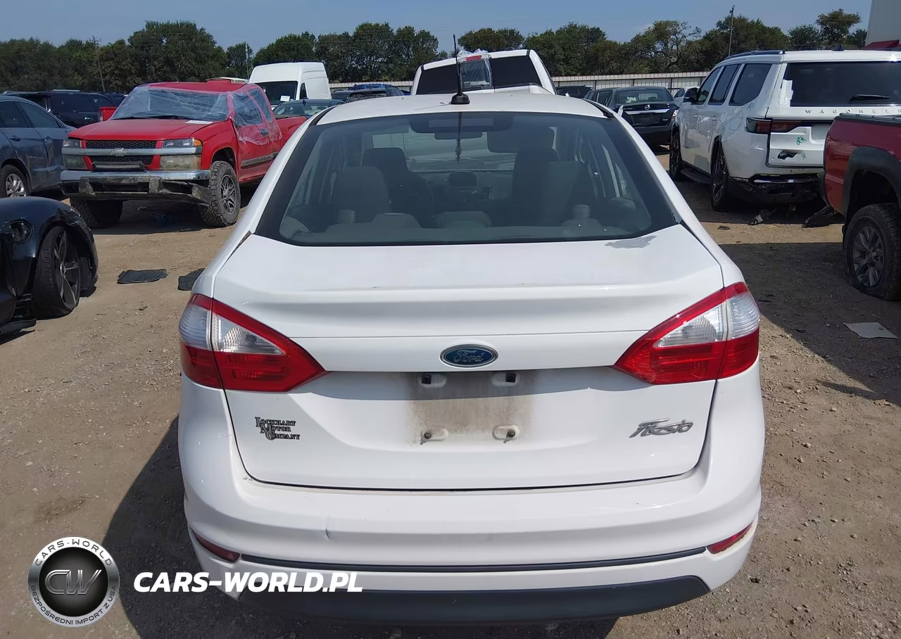 2015 Ford Fiesta S VIN:3FADP4AJXFM220818 - 17