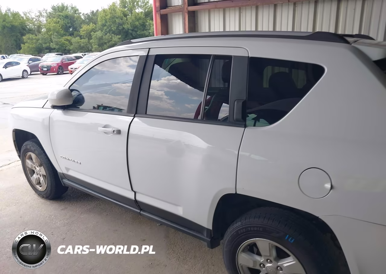 2016 Jeep Compass Latitude VIN:1C4NJCEA2GD590792 - 14