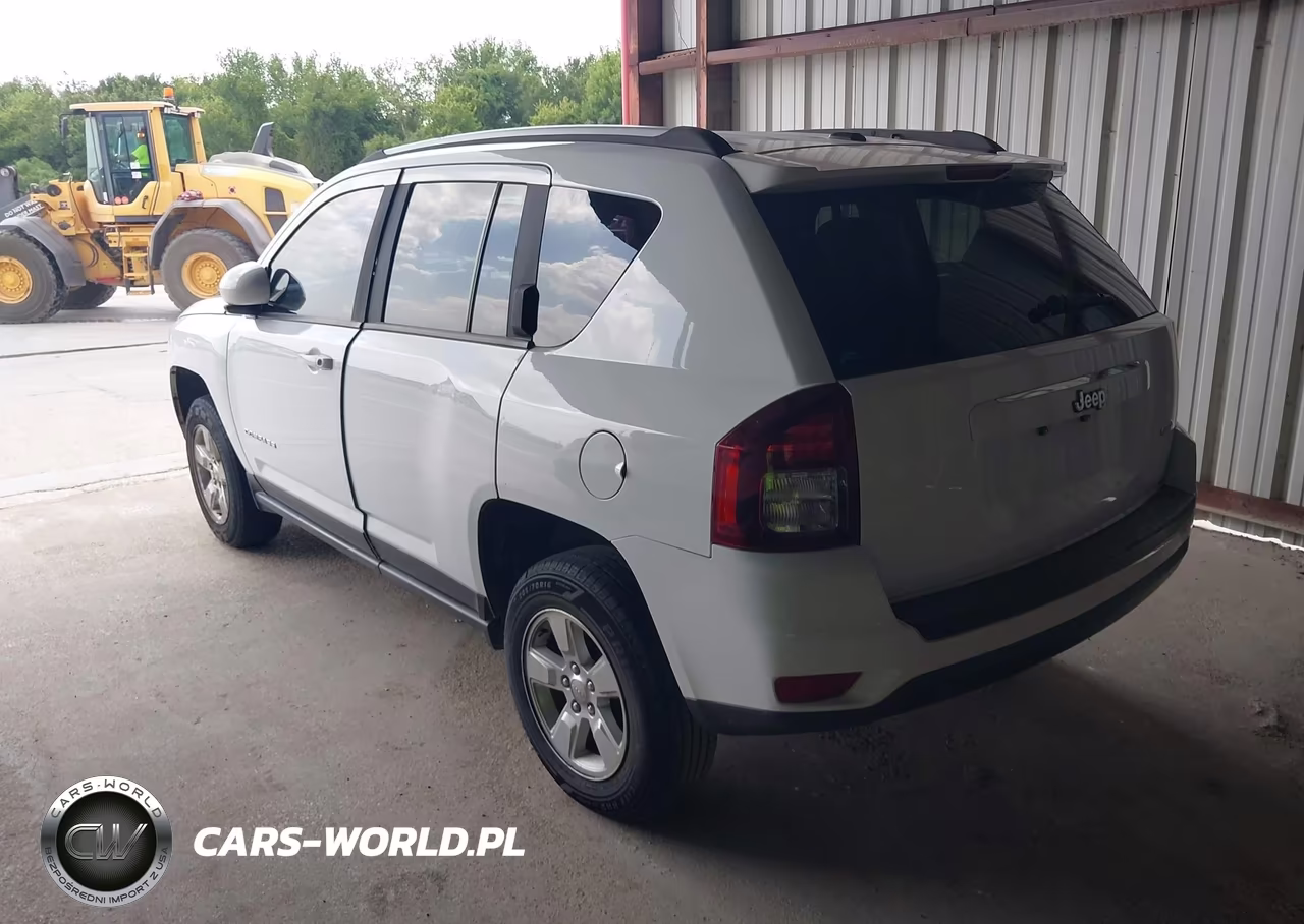 2016 Jeep Compass Latitude VIN:1C4NJCEA2GD590792 - 3