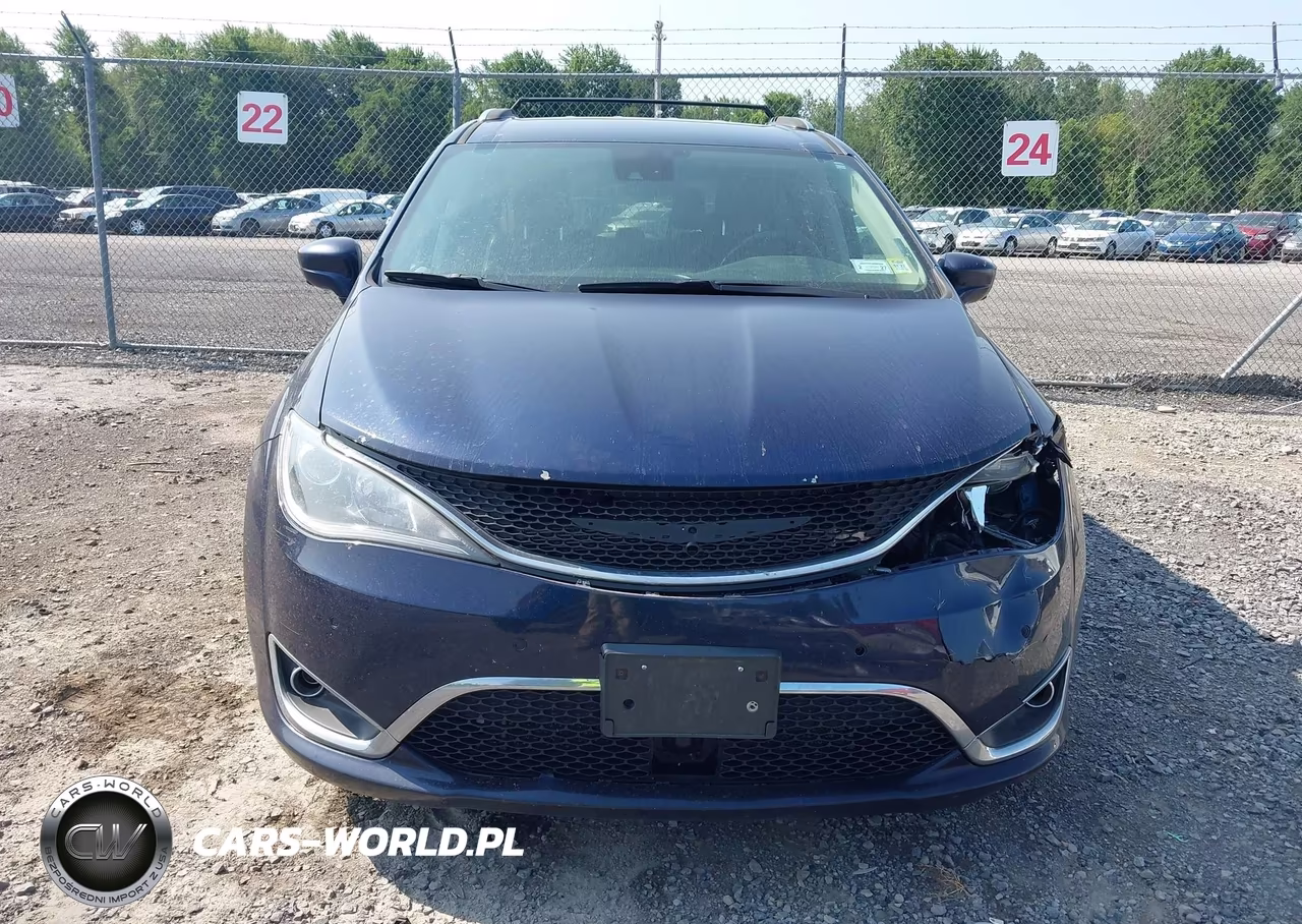 2019 Chrysler Pacifica Touring L VIN:2C4RC1BGXKR655239 - 12