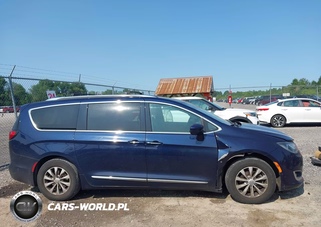 2019 Chrysler Pacifica Touring L VIN:2C4RC1BGXKR655239 - 13