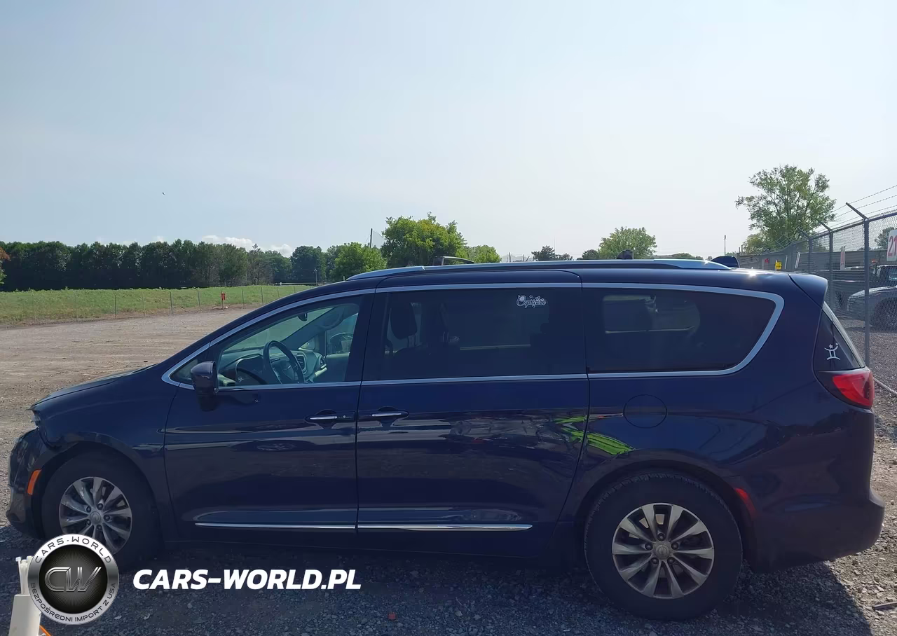 2019 Chrysler Pacifica Touring L VIN:2C4RC1BGXKR655239 - 14