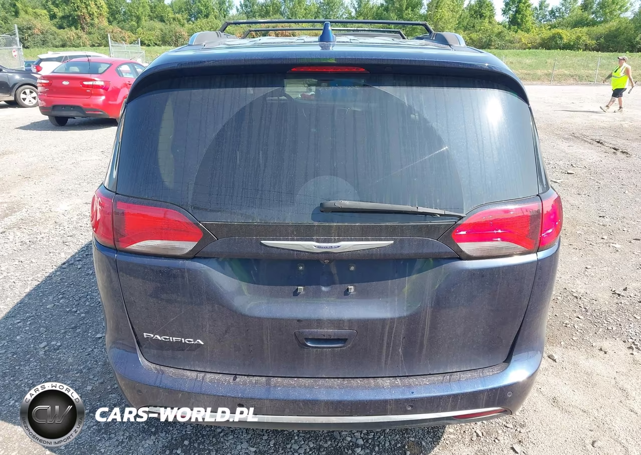 2019 Chrysler Pacifica Touring L VIN:2C4RC1BGXKR655239 - 16