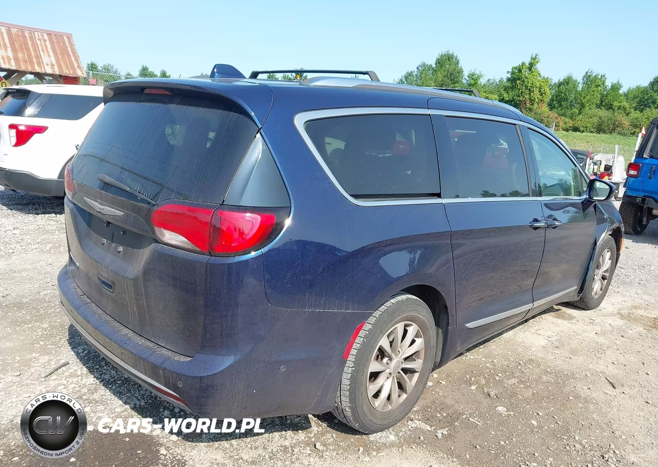 2019 Chrysler Pacifica Touring L VIN:2C4RC1BGXKR655239 - 4