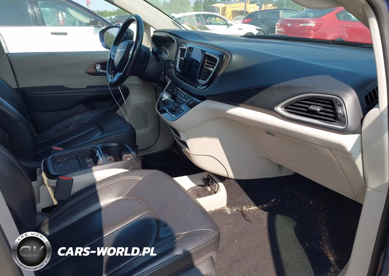 2019 Chrysler Pacifica Touring L VIN:2C4RC1BGXKR655239 - 5