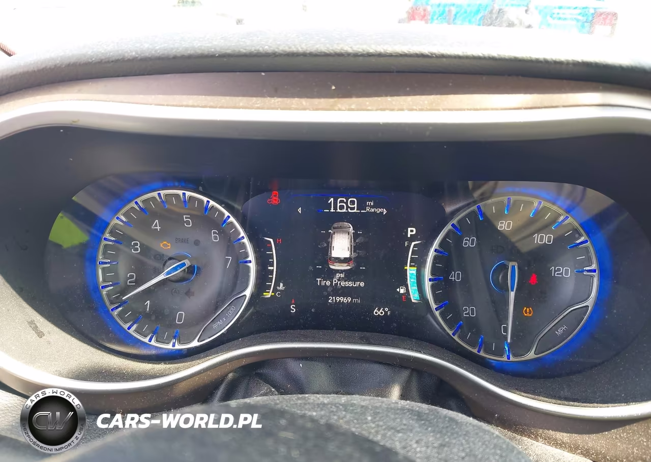 2019 Chrysler Pacifica Touring L VIN:2C4RC1BGXKR655239 - 7