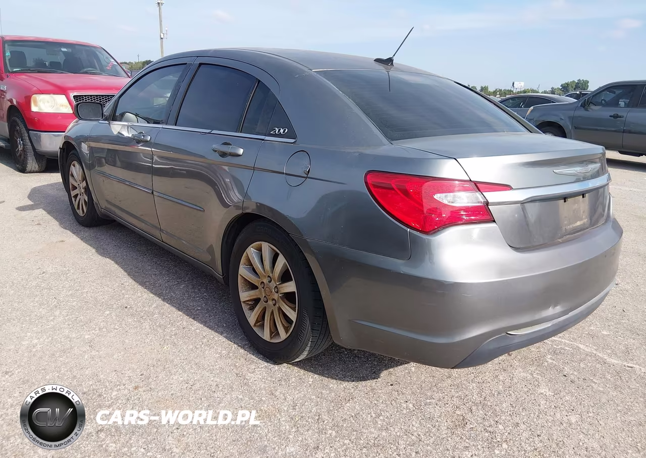 2013 Chrysler 200 Touring VIN:1C3CCBBBXDN589800 - 3