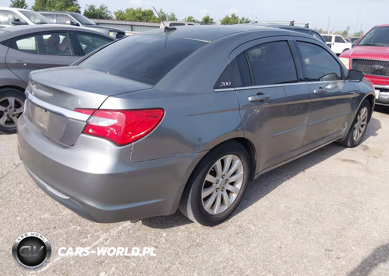 2013 Chrysler 200 Touring VIN:1C3CCBBBXDN589800 - 4