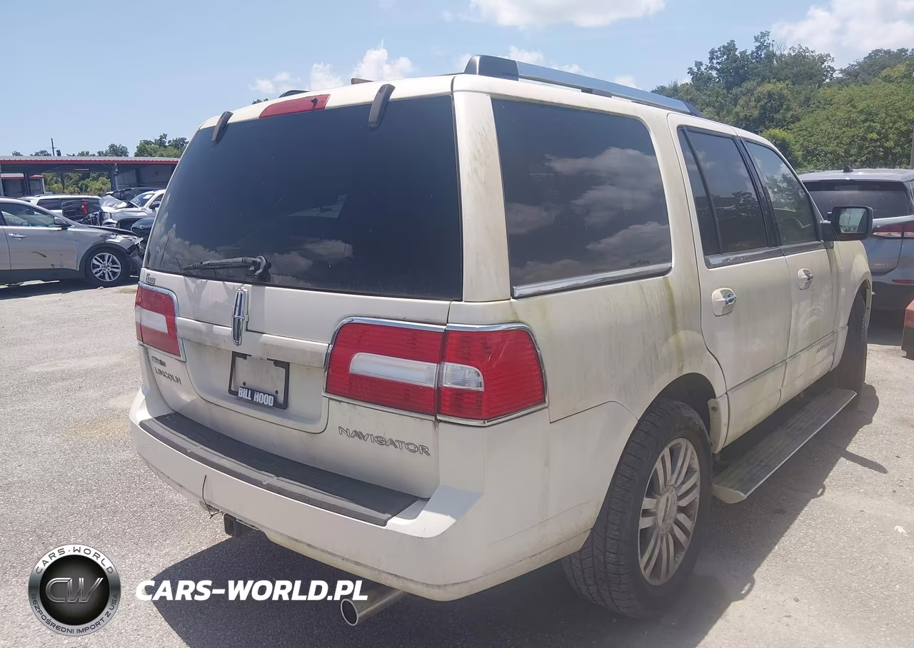 2007 Lincoln Navigator Ultimate VIN:5LMFU275X7LJ20482 - 4