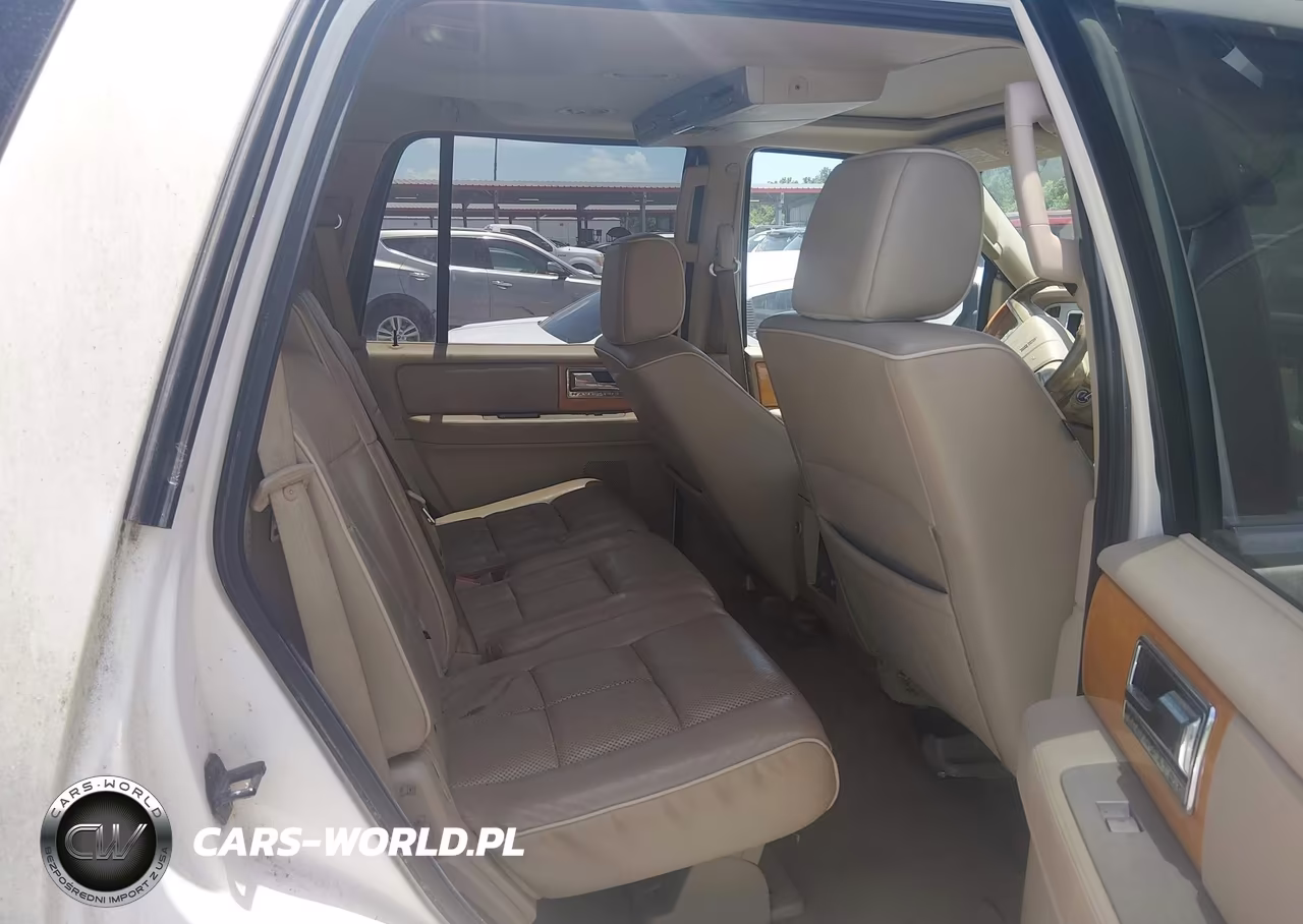 2007 Lincoln Navigator Ultimate VIN:5LMFU275X7LJ20482 - 8
