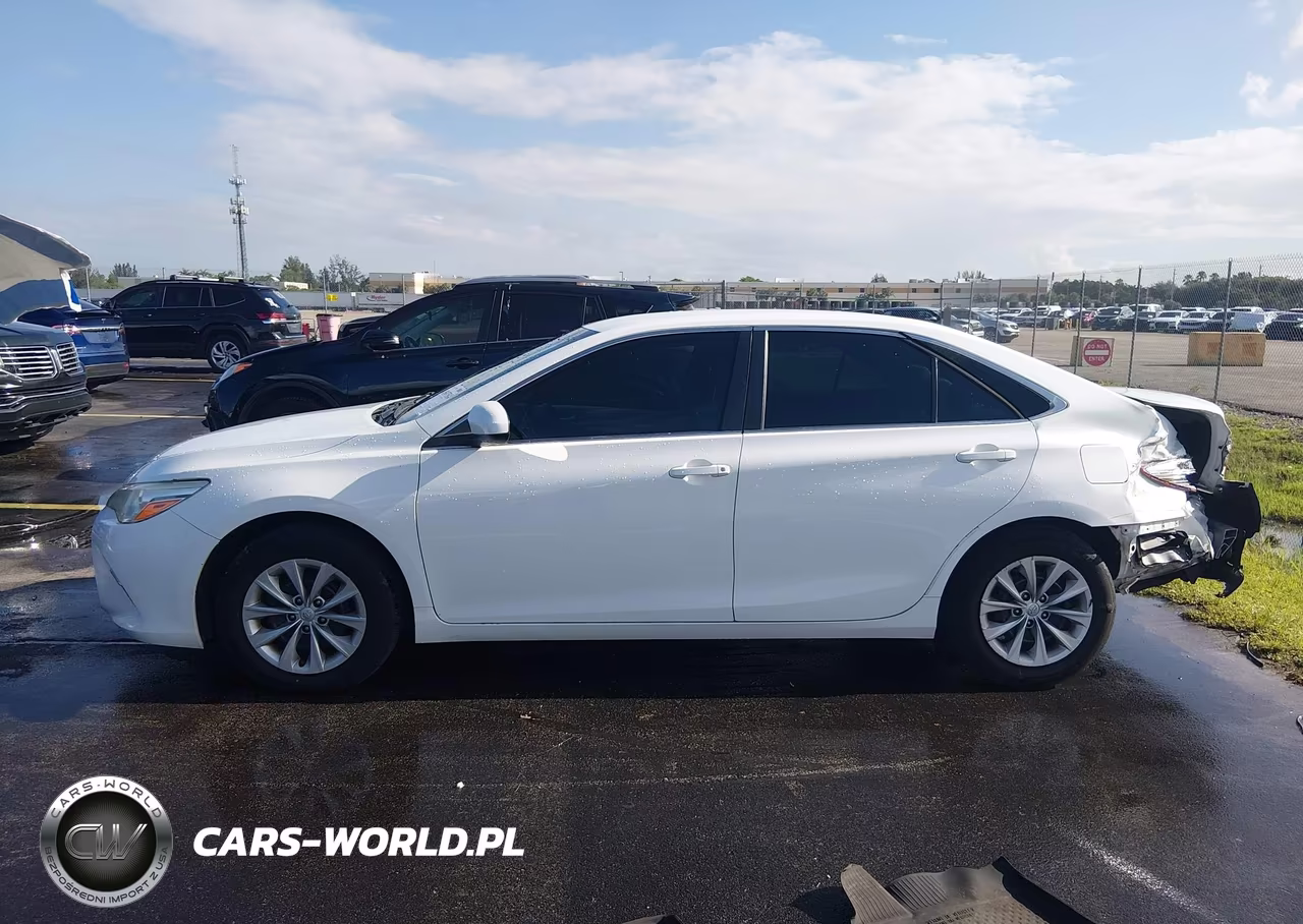 2016 Toyota Camry Le VIN:4T1BF1FK2GU606016 - 14