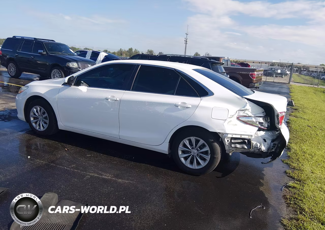 2016 Toyota Camry Le VIN:4T1BF1FK2GU606016 - 3