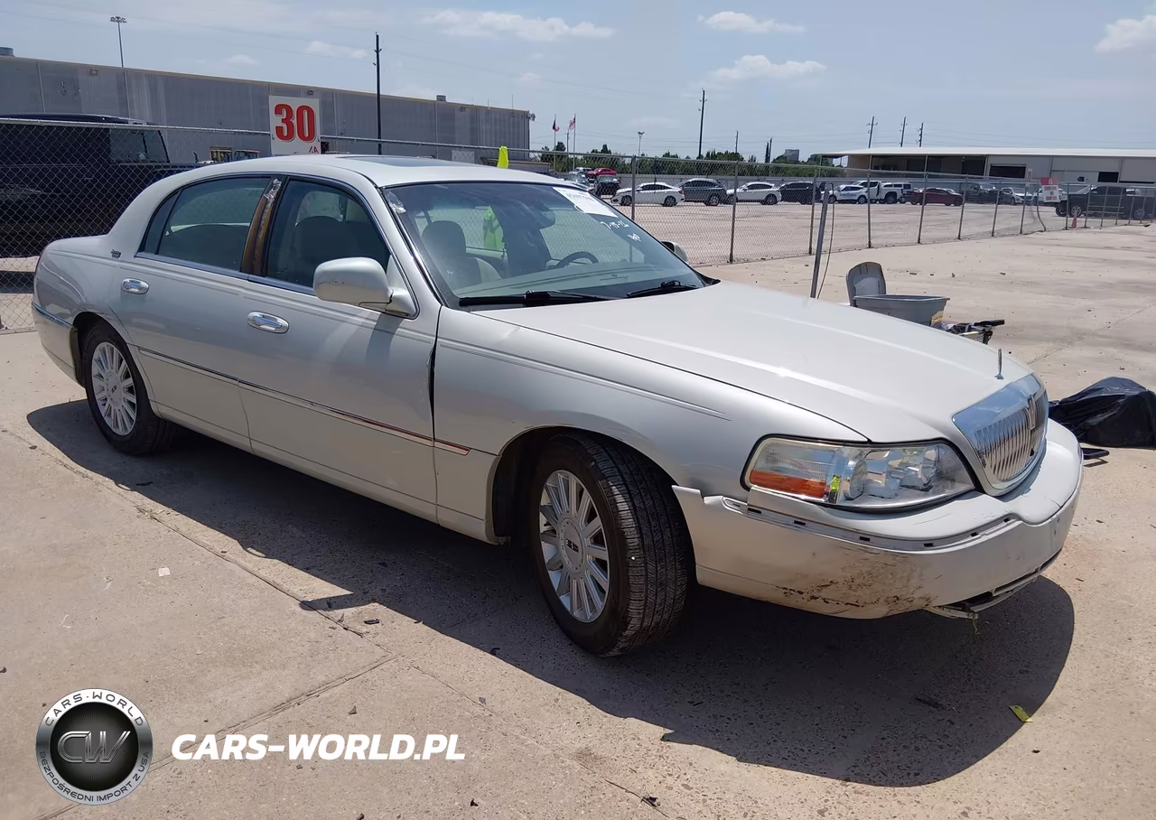 2005 Lincoln Town Car Signature Limited
