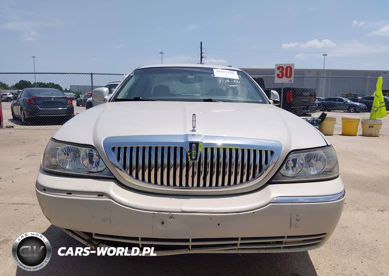 2005 Lincoln Town Car Signature Limited VIN:1LNHM82W55Y647330 - 12