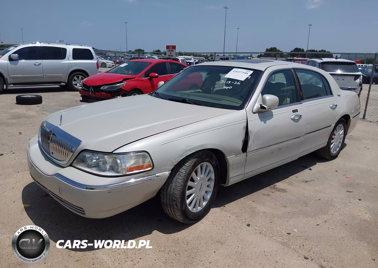2005 Lincoln Town Car Signature Limited VIN:1LNHM82W55Y647330 - 2