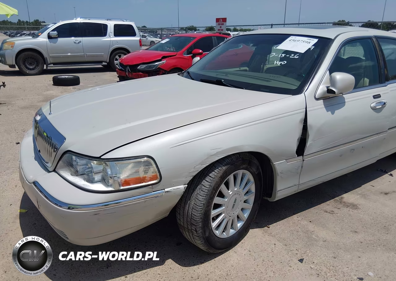 2005 Lincoln Town Car Signature Limited VIN:1LNHM82W55Y647330 - 6