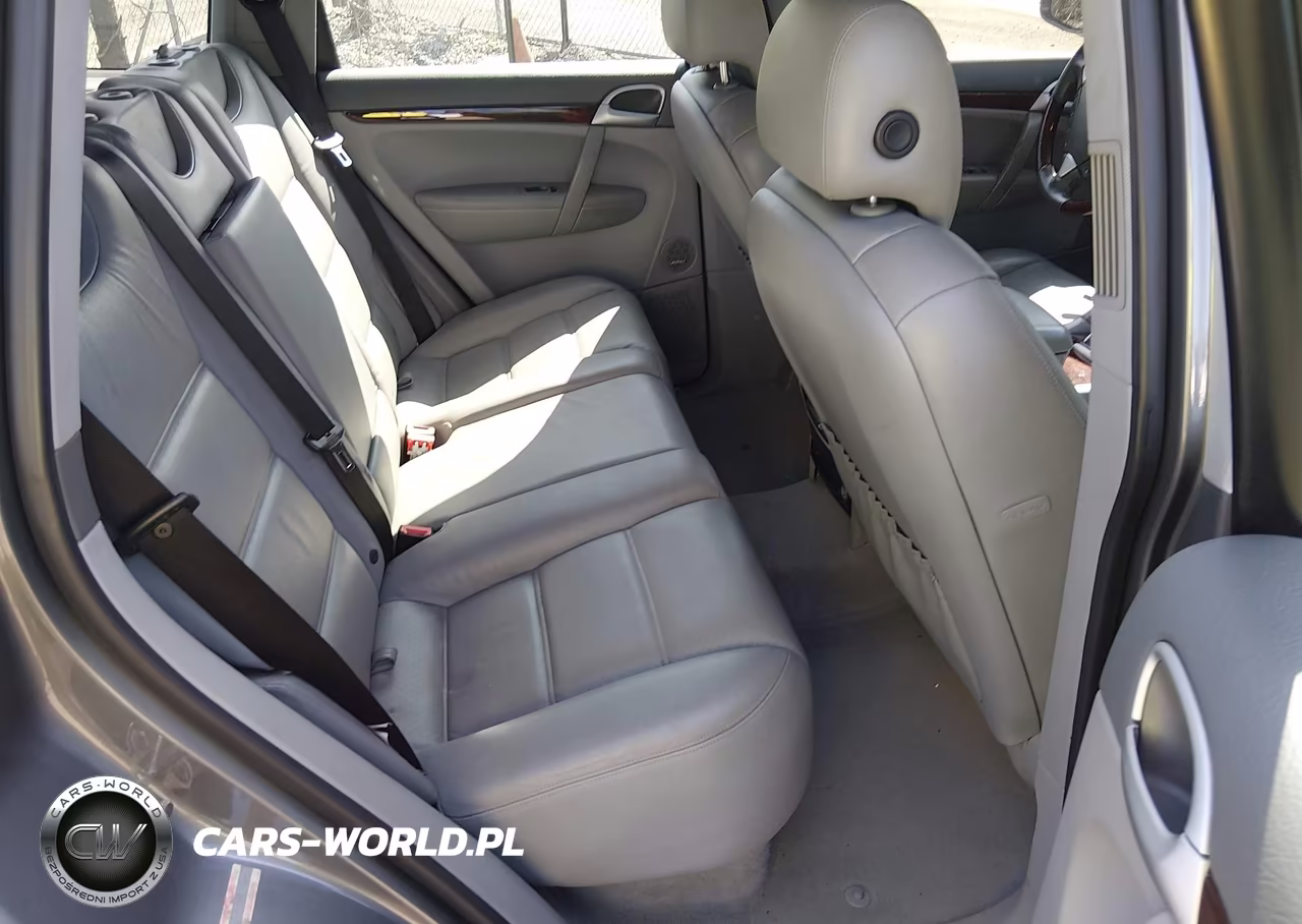 2010 Porsche Cayenne S VIN:WP1AB2AP5ALA50865 - 8